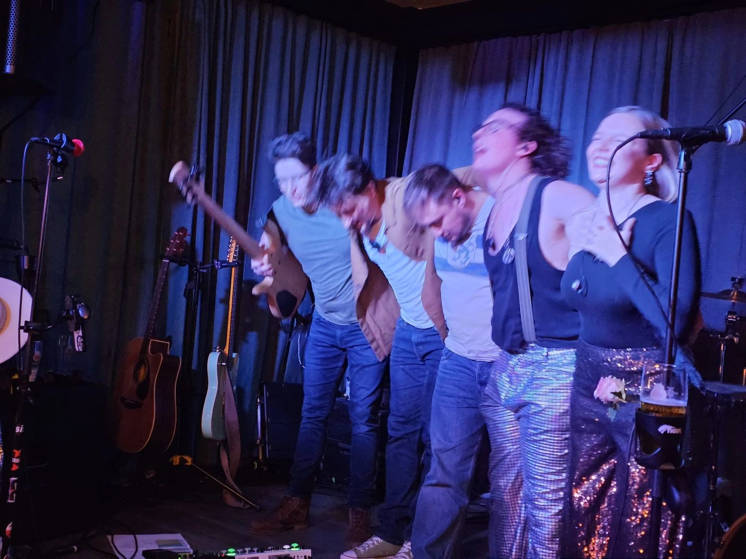 tiKit, Live-Musik am Abend